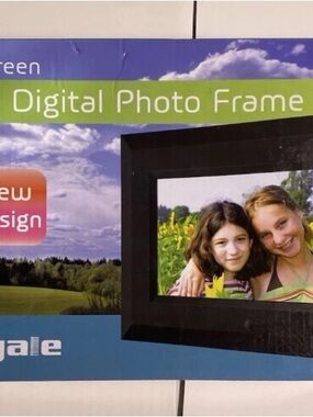 Sungale Wide Screen 7 Inch Digital Photo..New